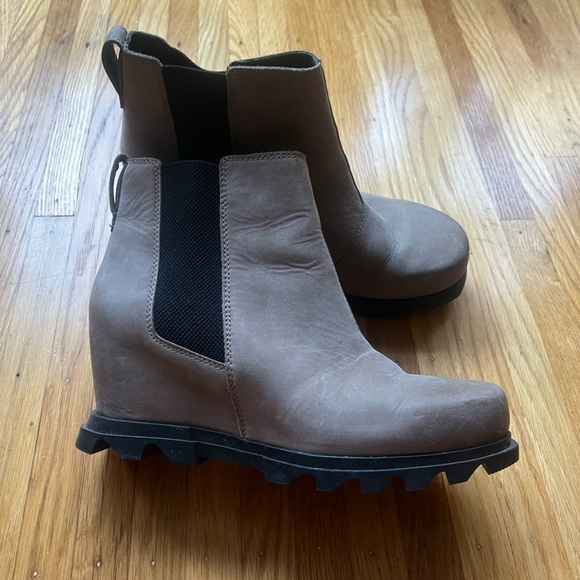 SOREL Joan of Arctic III Waterproof Wedge Chelsea Boot Size 9.5 Taupe - Picture 5 of 5